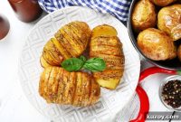 Hasselback Potatoes: Crispy Sliced Baked Potatoes with Garlic Butter