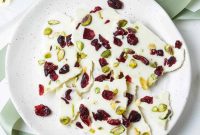 Cranberry Pistachio Chocolate Bark Recipe for Holiday Gifts