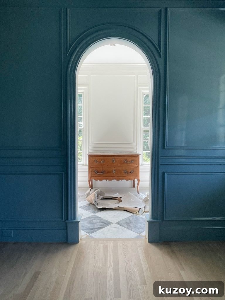 How to Choose the Perfect Checkered Floor for Your Space 13 arched doorway in a dining room