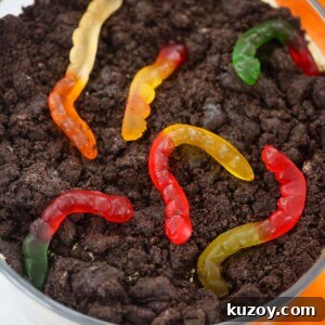 No-Bake Oreo Dirt Cake Recipe: Creamy, Crowd-Pleasing Dessert 6 oreo dirt cake up close.